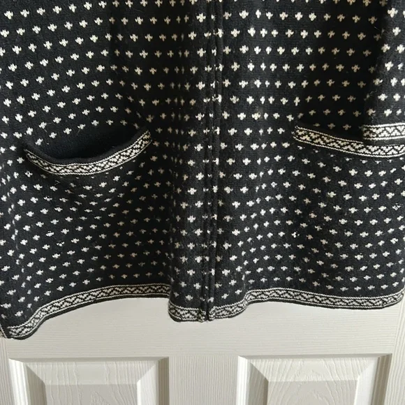 Women’s Wool Sweater - Picture 4 of 6